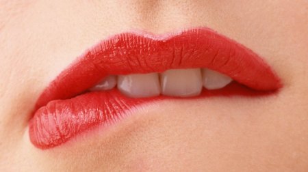 Женские губы