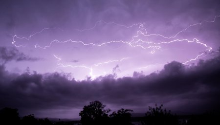 Фиолетовая молния