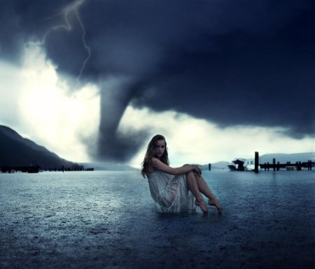 Девушка урагана