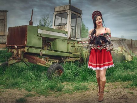 Девушка деревенская