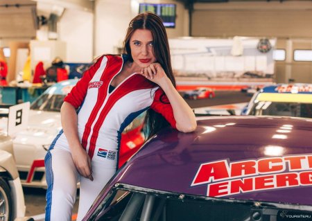 Девушки гонщицы