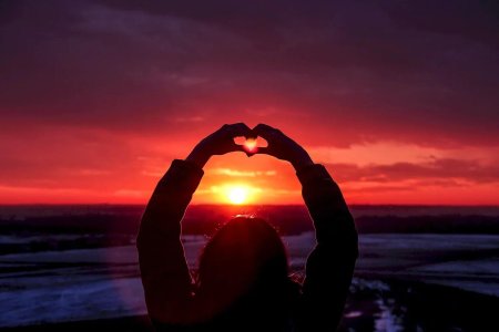 Красивый закат с сердцем