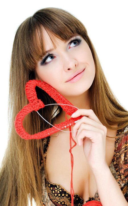 Девушка с сердечком