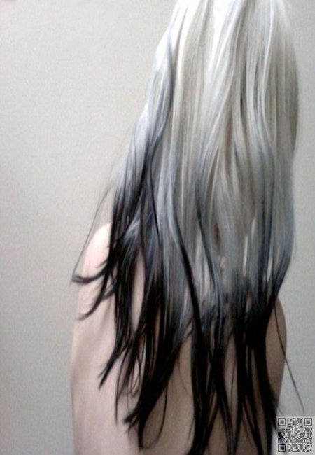 Чёрные волосы с белыми кончиками