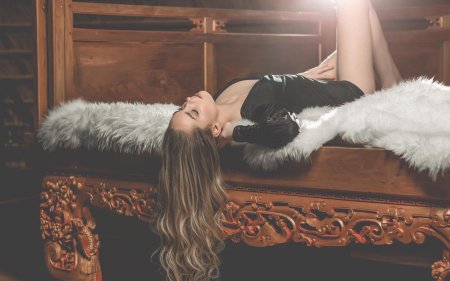 Волосы на кровати