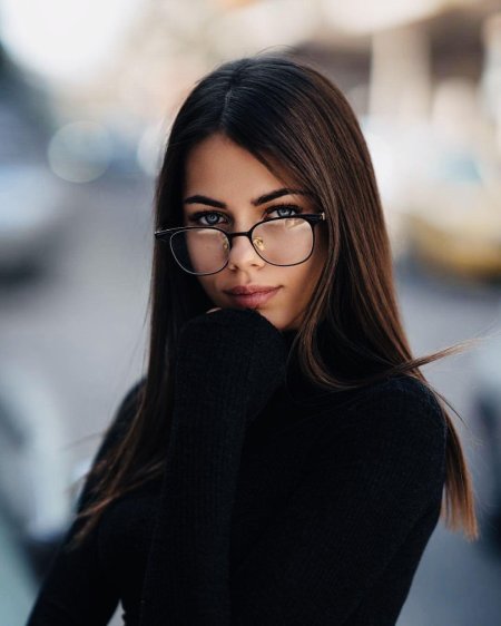 Дженна ортега в очках для зрения