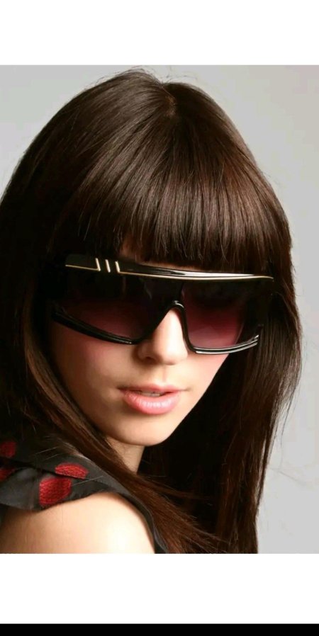 Девушка в темных очках