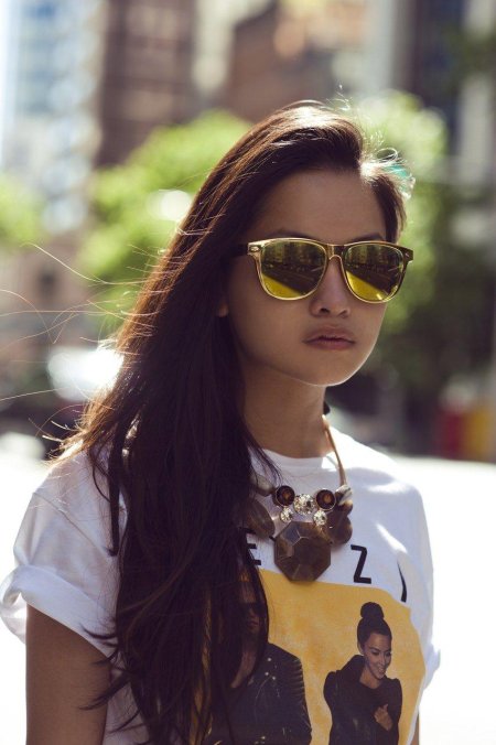 Девушка в очках солнечных