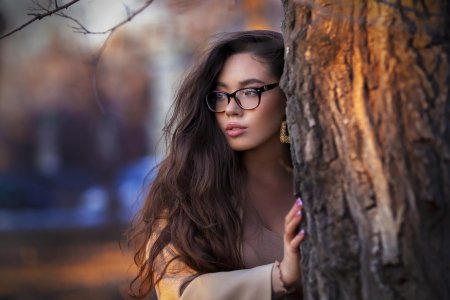 Девушка в очках для зрения