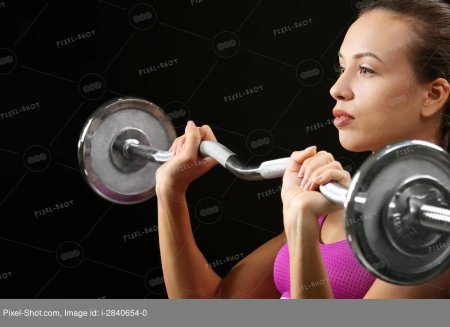 Девушка со штангой