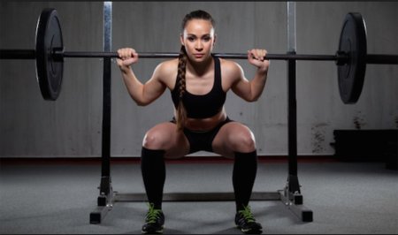 Приседания со штангой для девушек