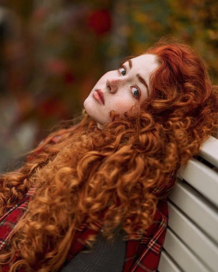 Рыжие кудрявые волосы