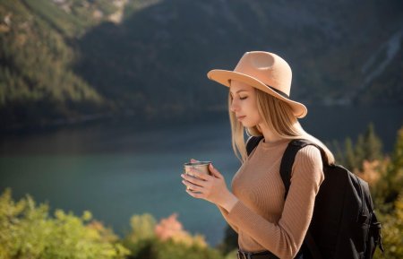 Женщина путешественница