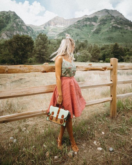 Девушка путешественница