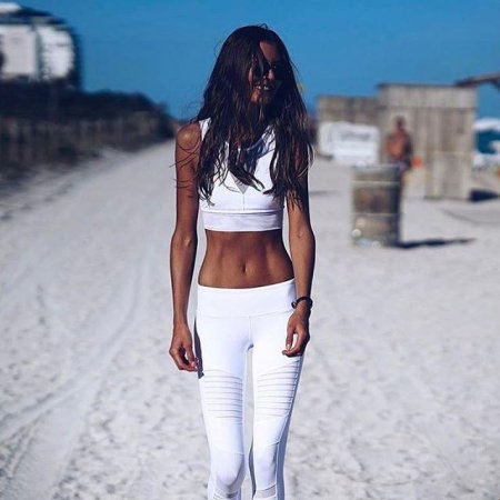 Худая девушка