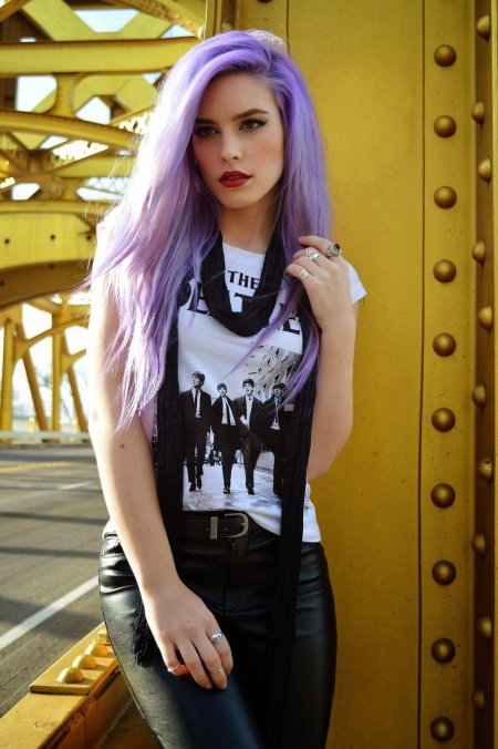 Лорен калавей с фиолетовыми волосами