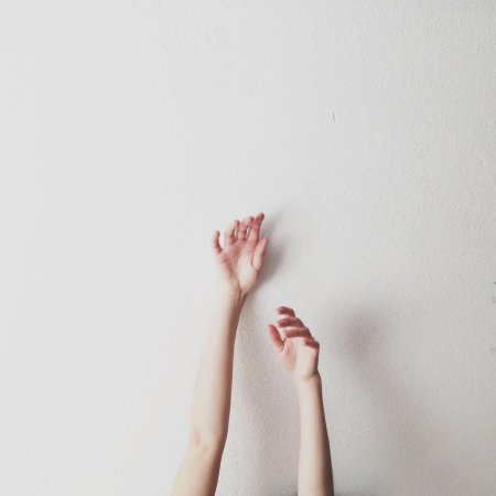 Рука женская