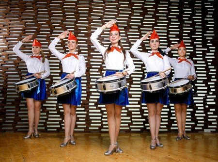 Шоу/ансамбль барабанщиц \ emotion\
