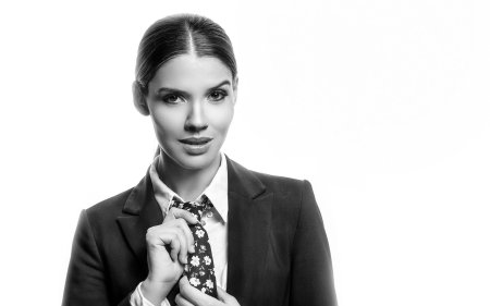 Девушка с галстуком