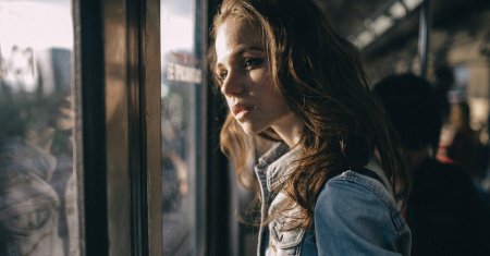 Девушка в автобусе