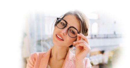 Женщина в очках