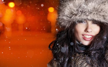 Девушка в меховой шапке