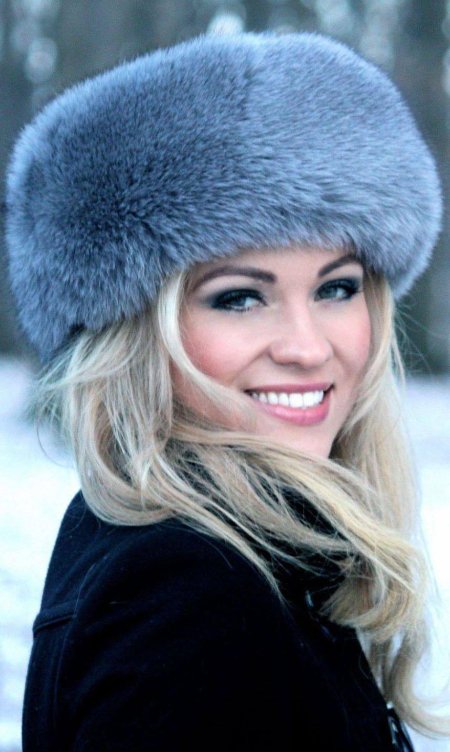 Женская меховая шапка