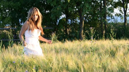 Девушки летом