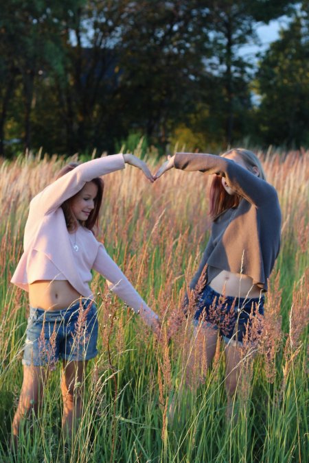Фотосессия подруг на природе