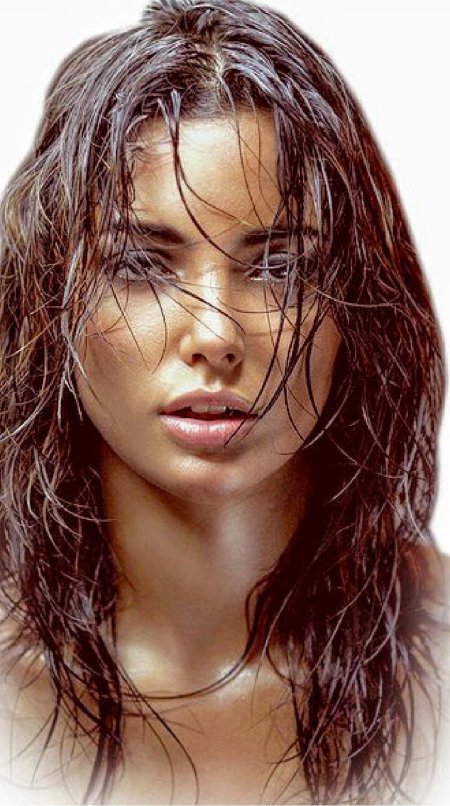 Девушка с мокрыми волосами