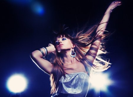 Танец девушки