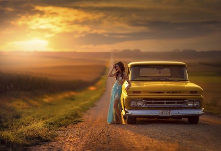 Девушка машина закат