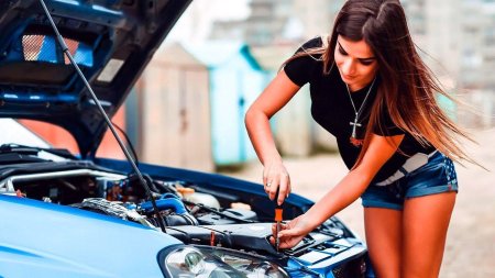 Девушка в автосервисе