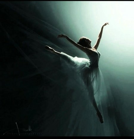 Танцующая балерина