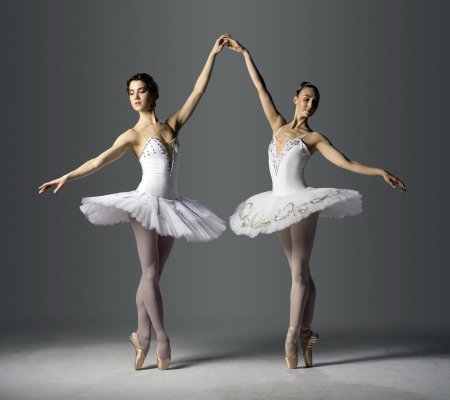 Две балерины