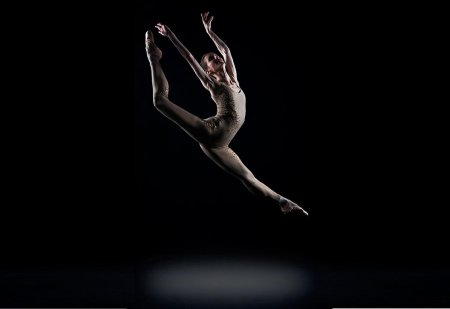 Балерина в танце