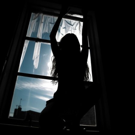 Девушка в окне