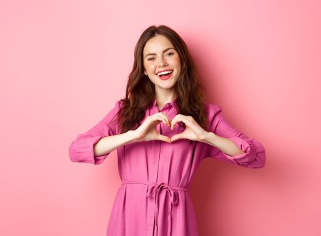 Радостная девушка