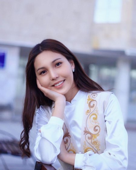 Кыргызская девушка