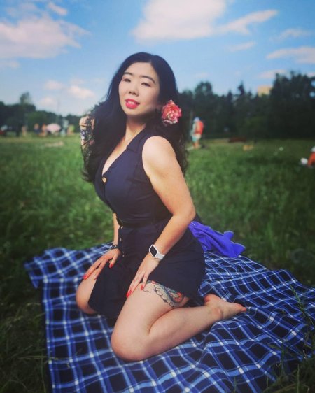 Пышная женщина