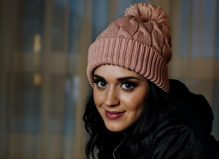 Девушка в шапке