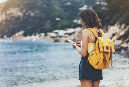 Девушка с рюкзаком