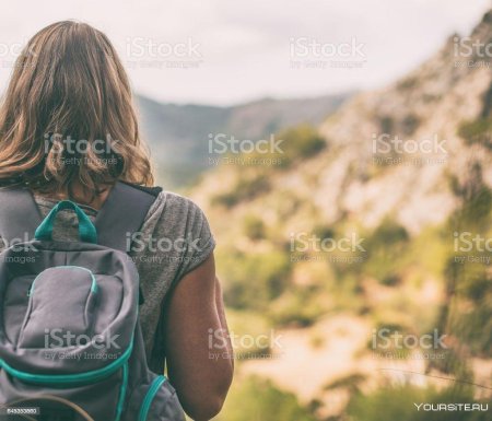 Девушка с рюкзаком