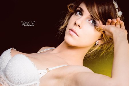 Бюстгальтер с глазами