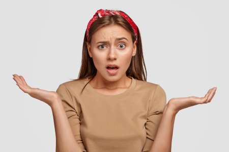 Девушка в недоумении