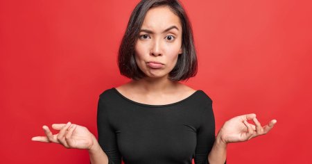 Недовольная девушка