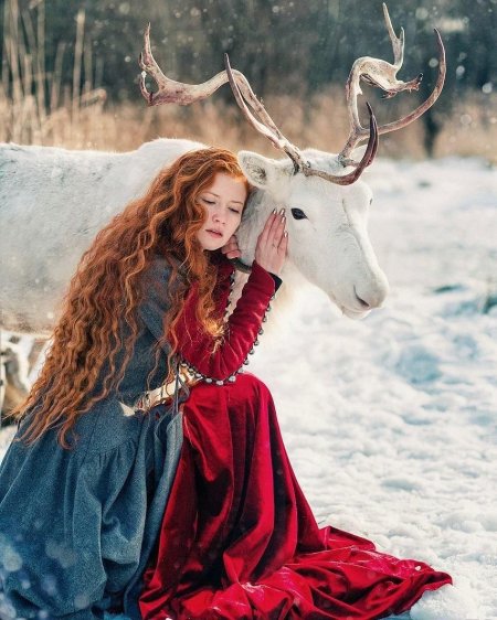 Девушка с оленем