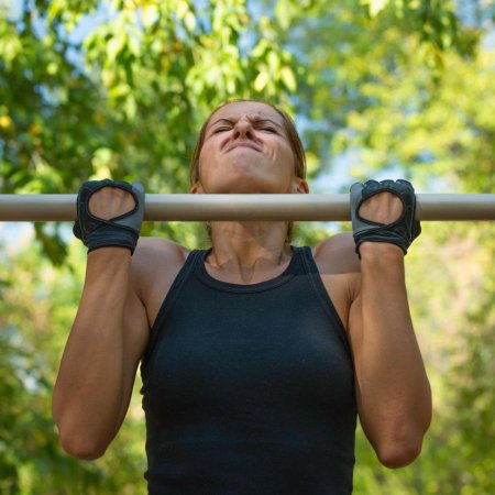 Подтягивание на перекладине