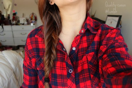 Красная клетчатая рубашка