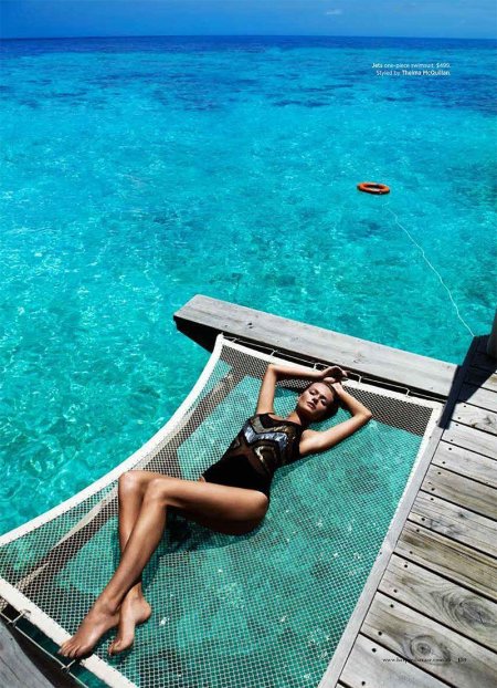 Девушка на мальдивах